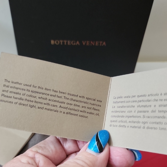 Bottega Veneta Red Leather Wallet with Intrecciato Pattern - Picture 8 of 14